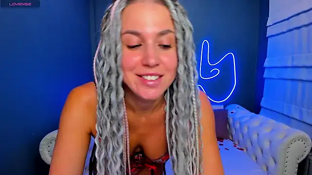 Snapshot of rock_n_roxy chatting on 03/09/26, 01:42 rock n roxy online show from 03/09/26, 01:42