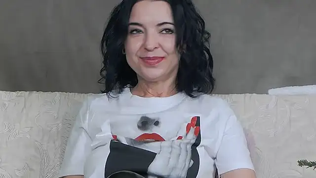 Snapshot of Ortensialady76 chatting on 01/06/25, 06:14 Ortensialady76 online show from 01/06/25, 06:14