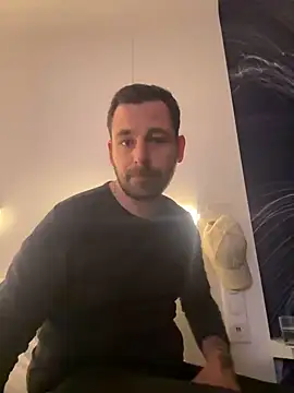 Snapshot of defbond420 chatting on 12/29/24, 12:09 defbond420 online show from 12/29/24, 12:09