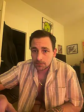 Snapshot of defbond420 chatting on 01/21/25, 11:24 defbond420 online show from 01/21/25, 11:24