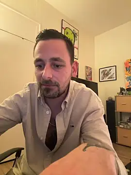 Snapshot of defbond420 chatting on 09/12/25, 10:32 defbond420 online show from 09/12/25, 10:32