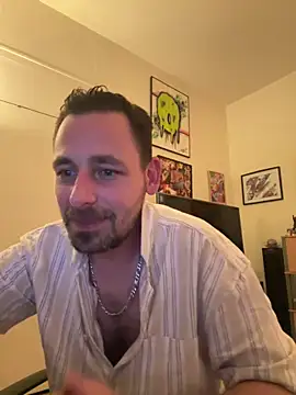 Snapshot of defbond420 chatting on 09/13/25, 09:36 defbond420 online show from 09/13/25, 09:36