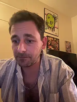 Snapshot of defbond420 chatting on 10/12/25, 08:52 defbond420 online show from 10/12/25, 08:52