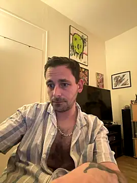 Snapshot of defbond420 chatting on 10/13/25, 10:32 defbond420 online show from 10/13/25, 10:32