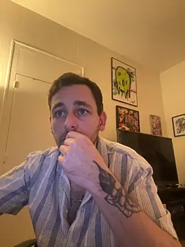 Snapshot of defbond420 chatting on 10/15/25, 08:42 defbond420 online show from 10/15/25, 08:42