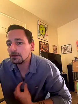 Snapshot of defbond420 chatting on 10/21/25, 09:37 defbond420 online show from 10/21/25, 09:37