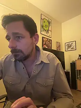 Snapshot of defbond420 chatting on 11/09/25, 09:35 defbond420 online show from 11/09/25, 09:35