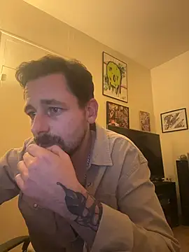 Snapshot of defbond420 chatting on 11/10/25, 11:04 defbond420 online show from 11/10/25, 11:04