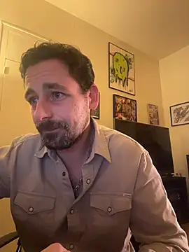 Snapshot of defbond420 chatting on 11/13/25, 10:41 defbond420 online show from 11/13/25, 10:41