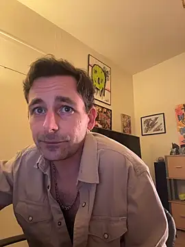 Snapshot of defbond420 chatting on 11/15/25, 09:43 defbond420 online show from 11/15/25, 09:43