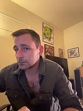 Snapshot of defbond420 chatting on 11/18/25, 11:37 defbond420 online show from 11/18/25, 11:37