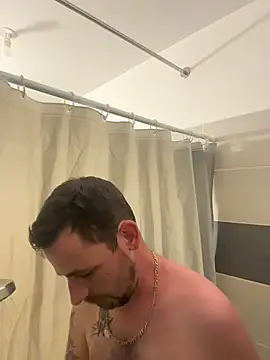 Snapshot of defbond420 chatting on 12/01/25, 12:43 defbond420 online show from 12/01/25, 12:43