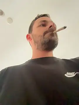 Snapshot of defbond420 chatting on 12/14/25, 10:42 defbond420 online show from 12/14/25, 10:42