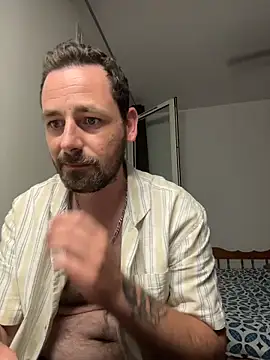 Snapshot of defbond420 chatting on 12/17/25, 10:38 defbond420 online show from 12/17/25, 10:38