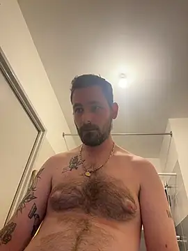 Snapshot of defbond420 chatting on 12/21/25, 10:44 defbond420 online show from 12/21/25, 10:44