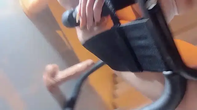 Krismil3 online show from 11/10/25, 12:09