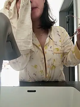 Krismil3 online show from 04/05/26, 12:19