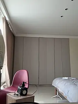 Krismil3 online show from 04/10/26, 12:16