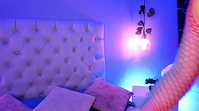 Snapshot of ZoeHarris chatting on 09/29/25, 12:10 ZoeHarris online show from 09/29/25, 12:10