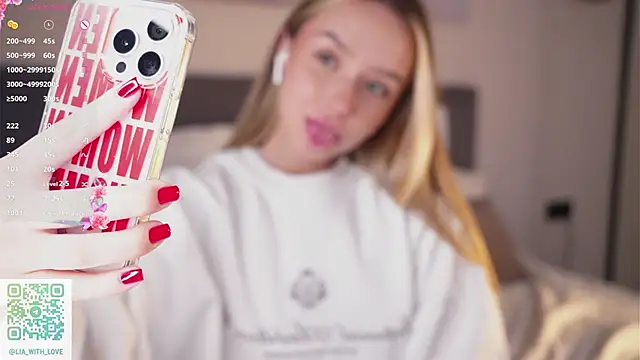 HollisBeckett online show from 10/14/25, 03:07