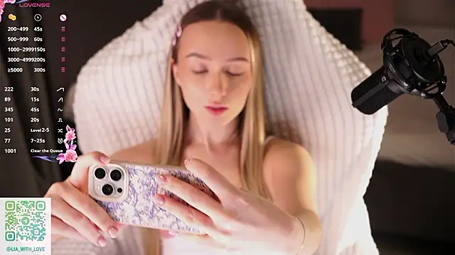 Snapshot of HollisBeckett chatting on 02/04/26, 02:39 HollisBeckett online show from 02/04/26, 02:39