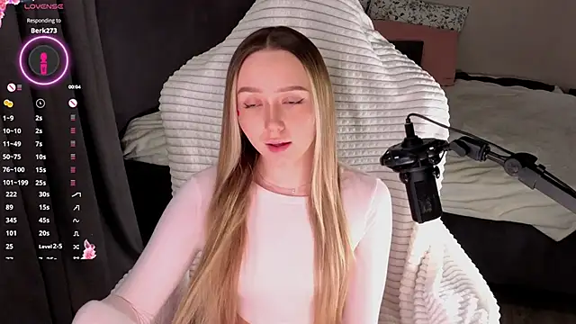 Snapshot of HollisBeckett chatting on 02/15/26, 03:14 HollisBeckett online show from 02/15/26, 03:14