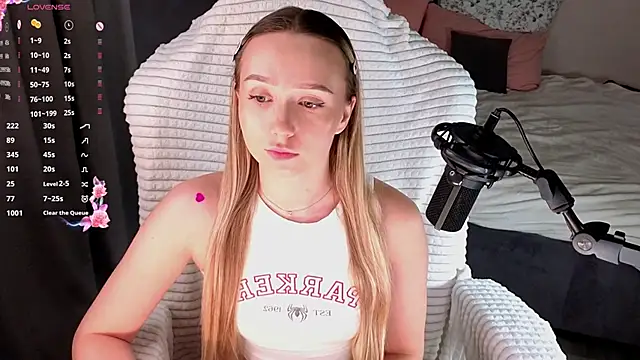 Snapshot of HollisBeckett chatting on 02/27/26, 03:17 HollisBeckett online show from 02/27/26, 03:17