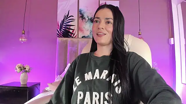 BellaClaiir online show from 11/04/25, 03:00