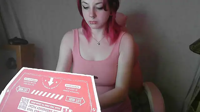 Snapshot of GoddessPinxx chatting on 12/28/24, 04:30 GoddessPinxx online show from 12/28/24, 04:30