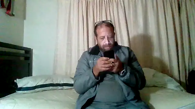 Snapshot of Exhibitionist040577 chatting on 11/27/25, 08:16 Exhibitionist040577 online show from 11/27/25, 08:16