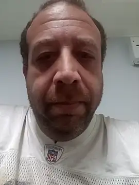 Snapshot of Exhibitionist040577 chatting on 12/20/25, 08:32 Exhibitionist040577 online show from 12/20/25, 08:32