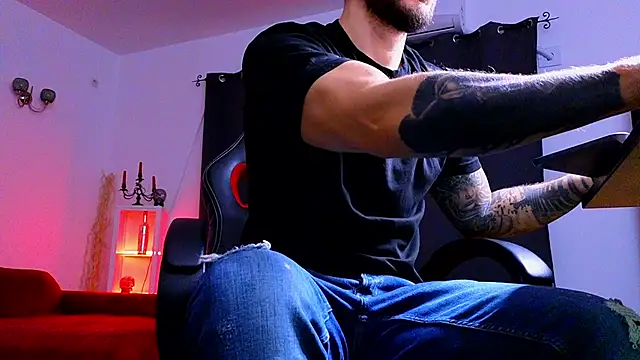 MightyAaron66 online show from 10/17/25, 02:48