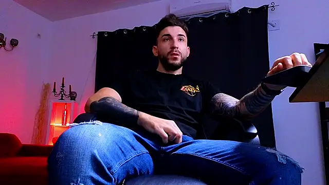 MightyAaron66 online show from 10/18/25, 04:59