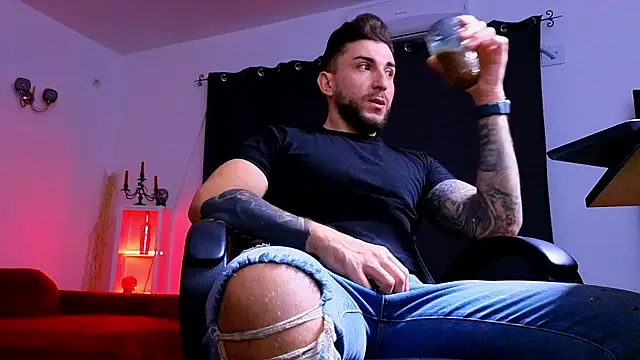 MightyAaron66 online show from 10/21/25, 03:07