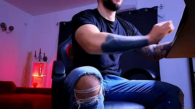 MightyAaron66 online show from 12/15/25, 05:01