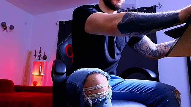 MightyAaron66 online show from 12/21/25, 05:36