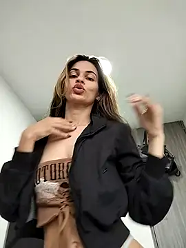 cuteluci  online show from 02/17/25, 11:34