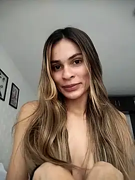 cuteluci  online show from 03/17/25, 07:48