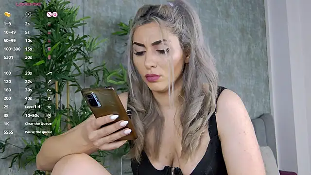 CelineMeyerr online show from 01/25/25, 06:34