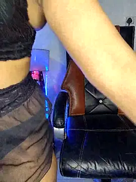 Snapshot of Black-Pearll chatting on 02/27/25, 04:32 Black-Pearll online show from 02/27/25, 04:32