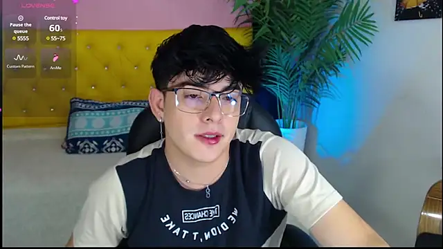 Snapshot of nolan_twink1 chatting on 01/09/25, 05:43 nolan twink1 online show from 01/09/25, 05:43