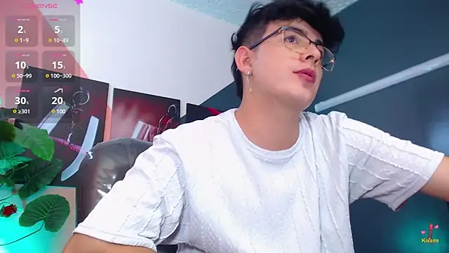 Snapshot of nolan_twink1 chatting on 02/05/25, 08:46 nolan twink1 online show from 02/05/25, 08:46