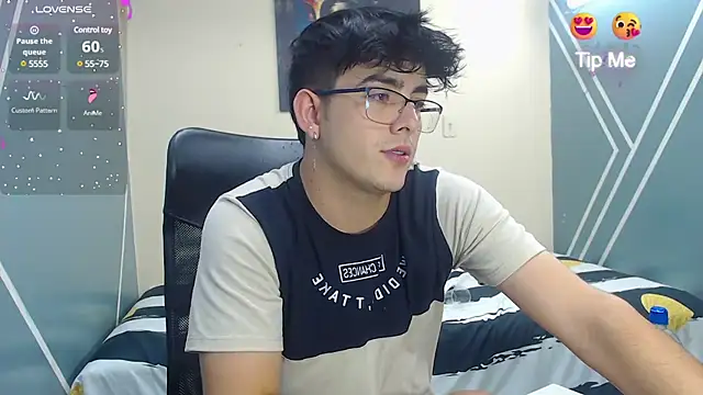 Snapshot of nolan_twink1 chatting on 02/08/25, 08:53 nolan twink1 online show from 02/08/25, 08:53