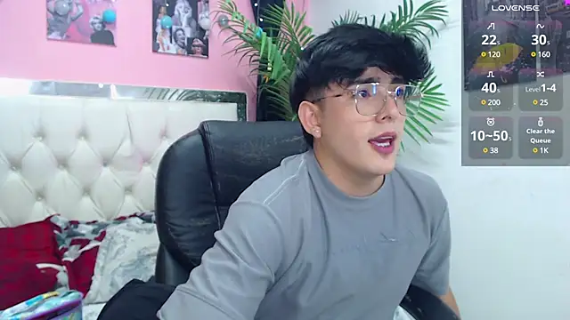 Snapshot of nolan_twink1 chatting on 03/22/25, 06:47 nolan twink1 online show from 03/22/25, 06:47