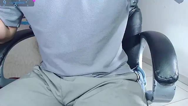 Snapshot of nolan_twink1 chatting on 09/25/25, 06:11 nolan twink1 online show from 09/25/25, 06:11