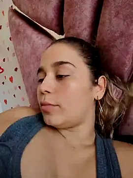 LaurenWelly  online show from 02/19/25, 08:41