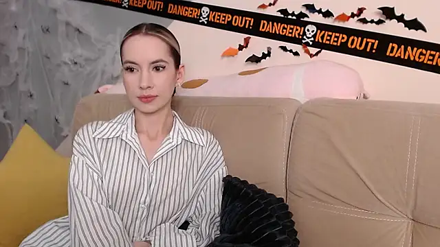 AmbrielHailey online show from 11/02/25, 07:27