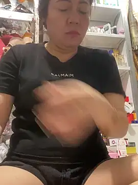 Snapshot of Cesywet chatting on 02/11/25, 07:12 Cesywet online show from 02/11/25, 07:12