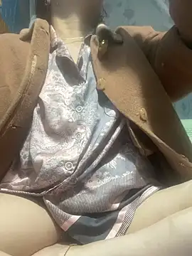 Snapshot of Cesywet chatting on 02/25/25, 12:03 Cesywet online show from 02/25/25, 12:03