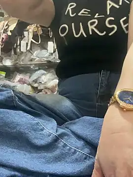 Snapshot of Cesywet chatting on 02/28/25, 06:21 Cesywet online show from 02/28/25, 06:21